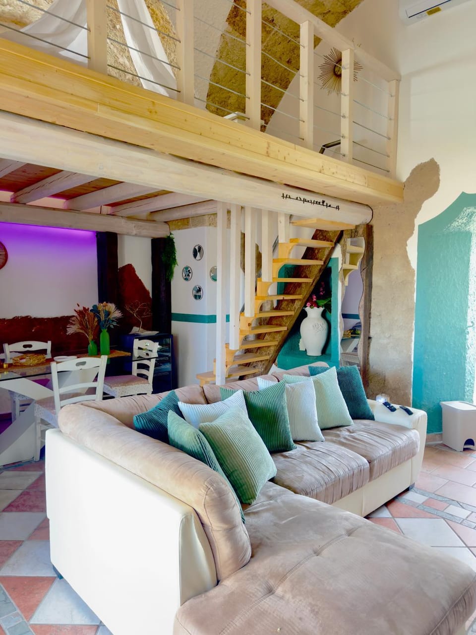 Living room, Seating area