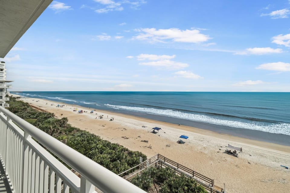 Updated direct oceanfront corner condo with a wrap-around balcony overlooking the heated pool House in Florida