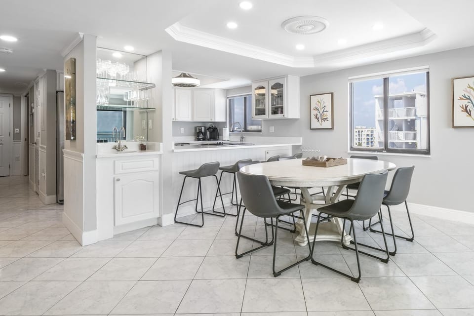 Updated direct oceanfront corner condo with a wrap-around balcony overlooking the heated pool House in Florida
