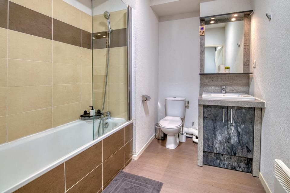 Toilet, Bathroom, hair dryier