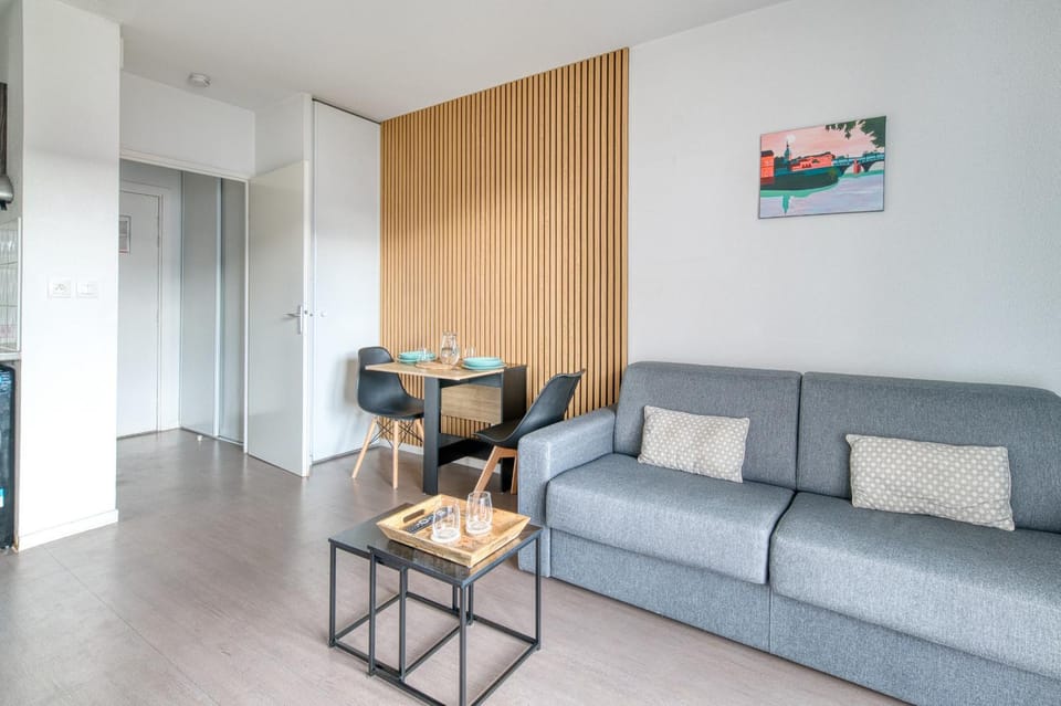 TV and multimedia, Living room, Dining area, internet, elevator