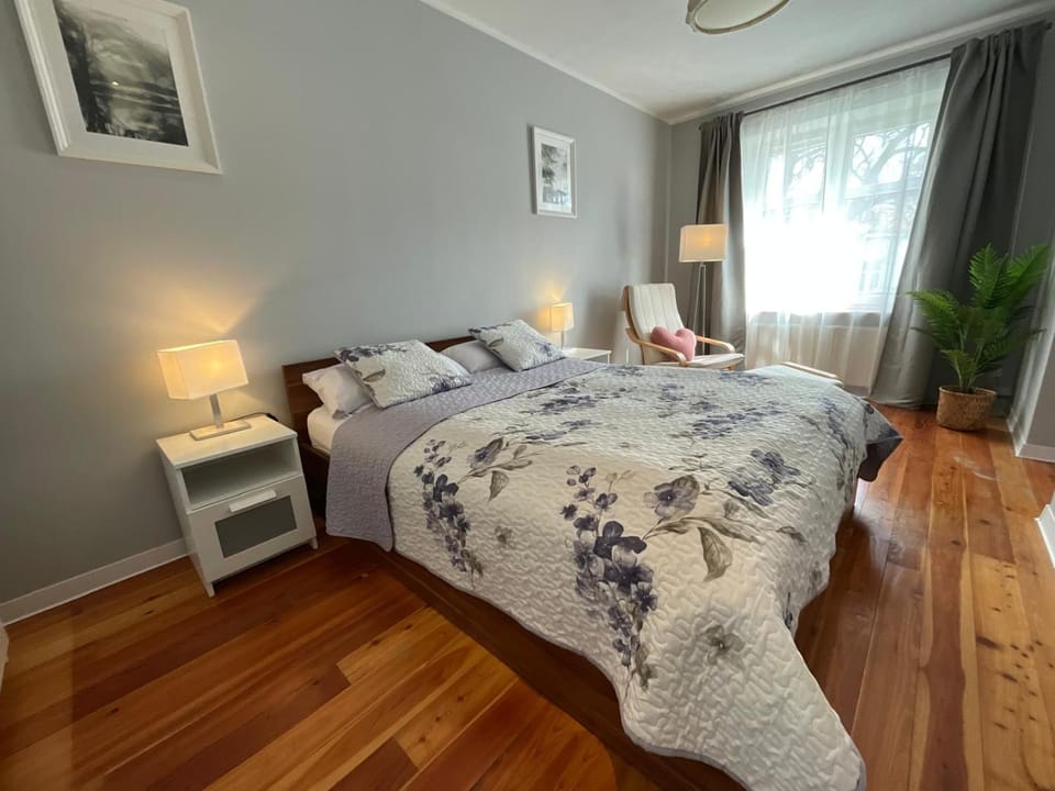 Zacisze by the Park Apartment in Lower Silesian Voivodeship