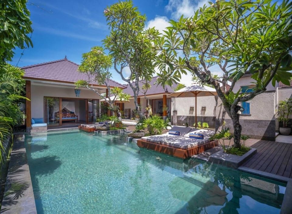 Patio, Spring, Day, Garden, Garden view, Pool view, Swimming pool, sunbed