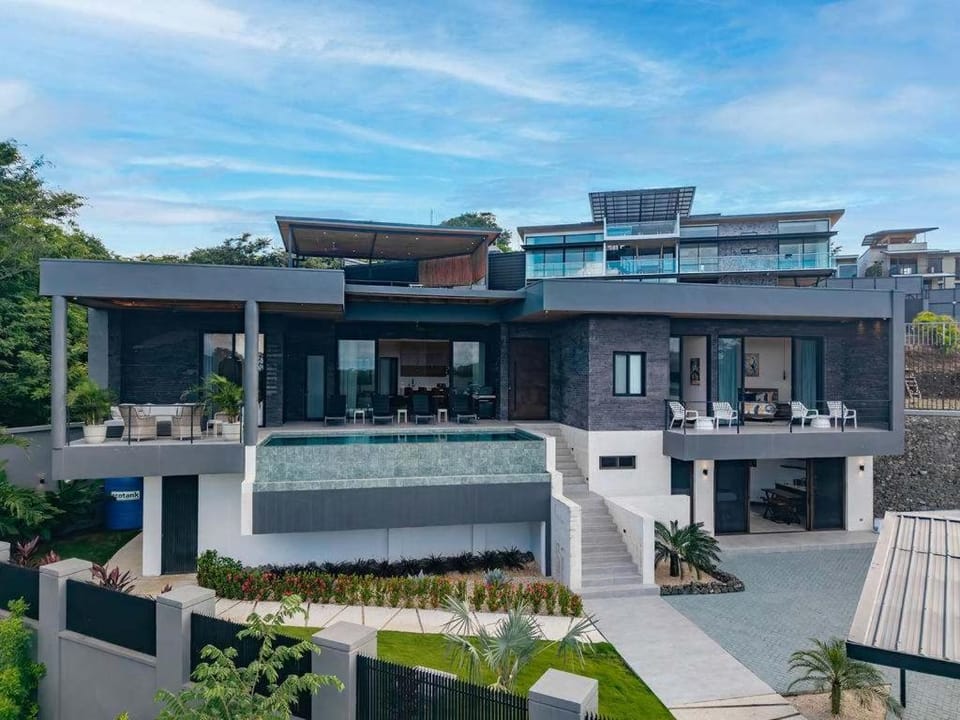 Beach Mode Luxury 3-Story House in Tamarindo House in Tamarindo