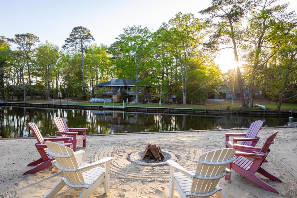 Secluded Waterfront Retreat With Backyard Beach House in Southern Shores