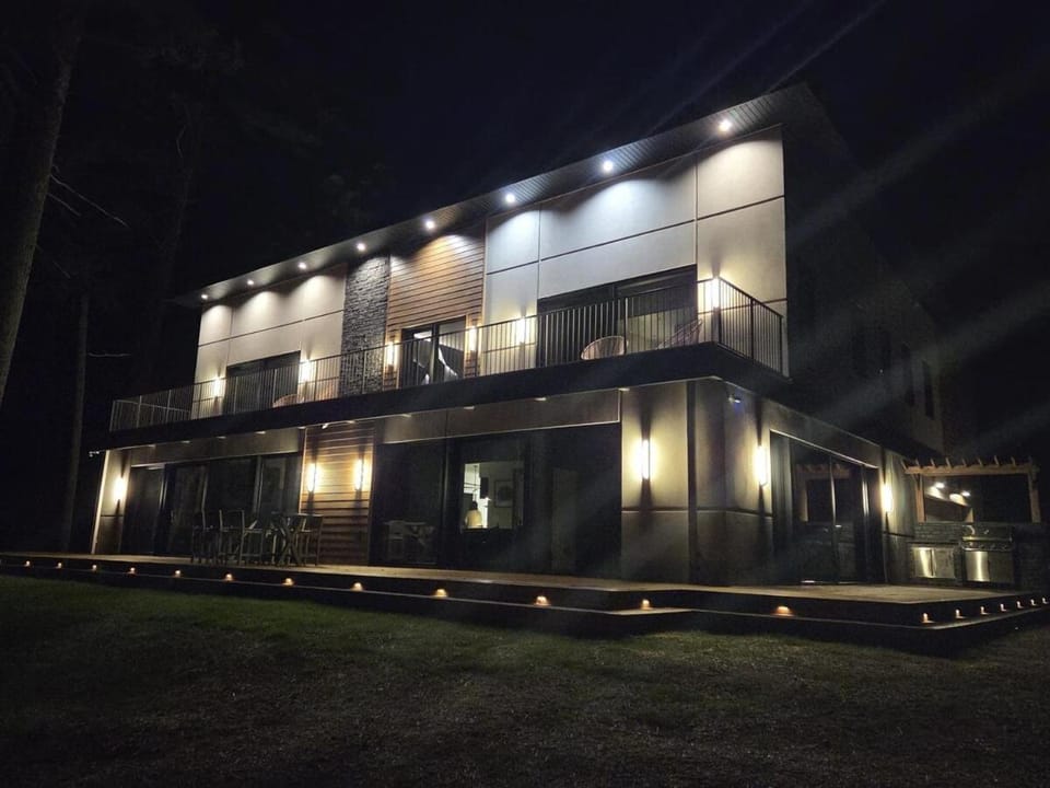 Property building, Night