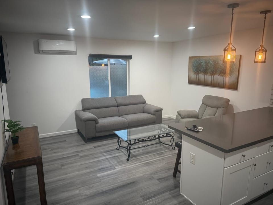 Cozy Home Away From Home Apartment in Reseda