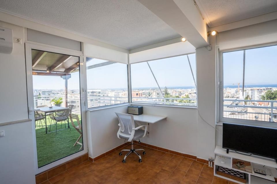 Communal lounge/ TV room, Day, Natural landscape, TV and multimedia, View (from property/room), Balcony/Terrace, Dining area