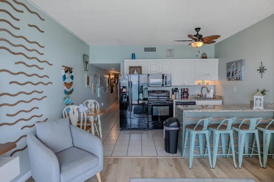 Relaxing Oceanfront 2BR Beach Condo! Royal Garden 1514 House in Garden City