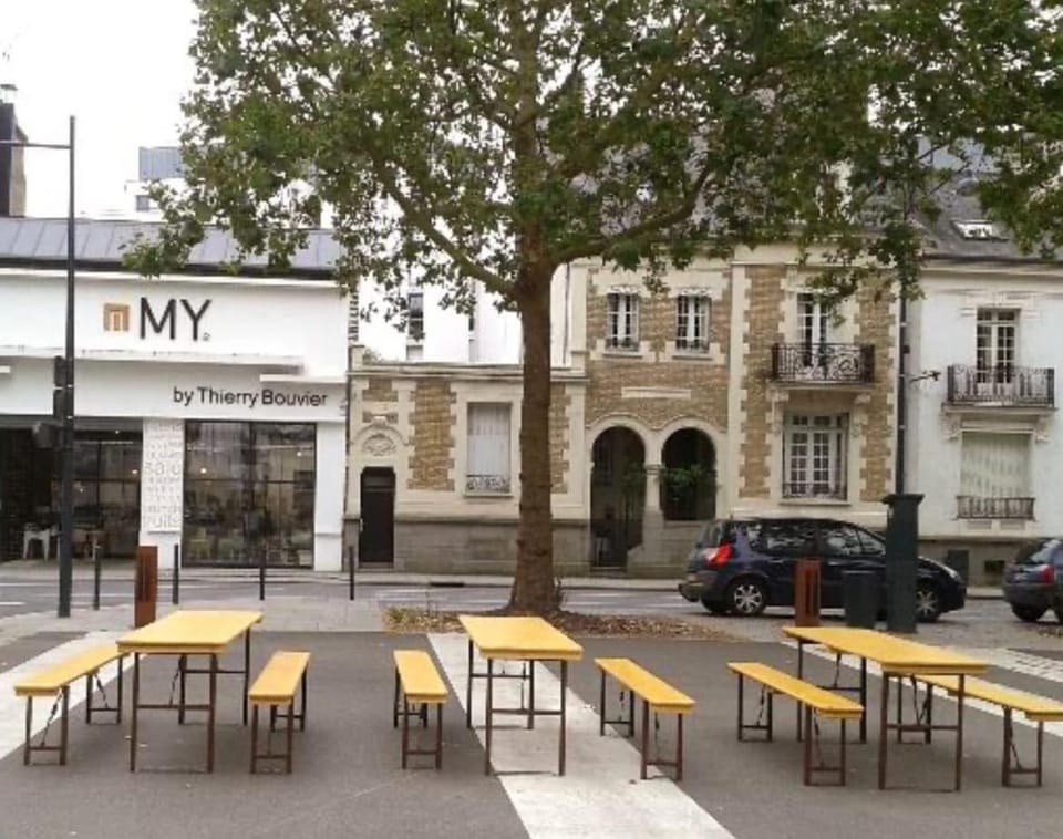 Restaurant/places to eat, Neighbourhood, City view, Street view, Location