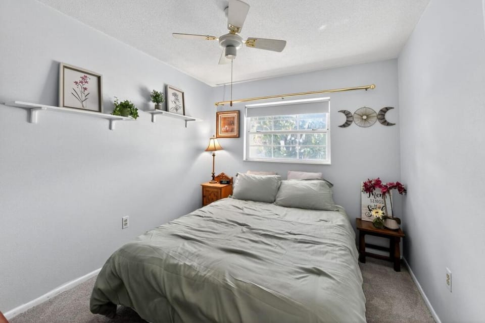 Cozy Haven near Manatee Memorial and Great Beaches House in Bradenton