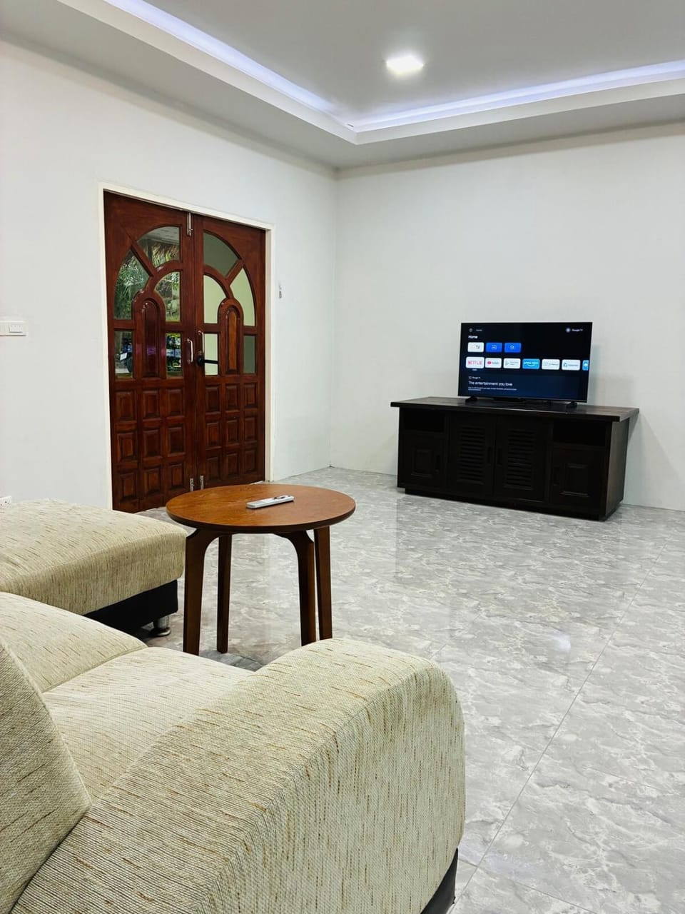 TV and multimedia, Living room, Seating area, Evening entertainment