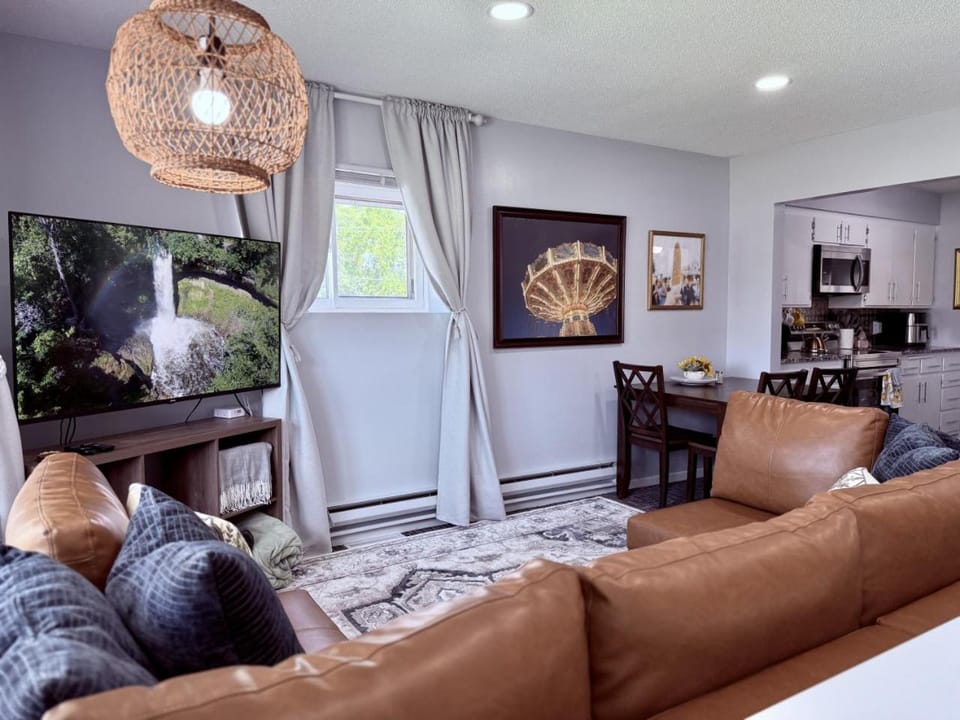 Communal lounge/ TV room, TV and multimedia, Living room, Seating area, Dining area, Evening entertainment, pet friendly