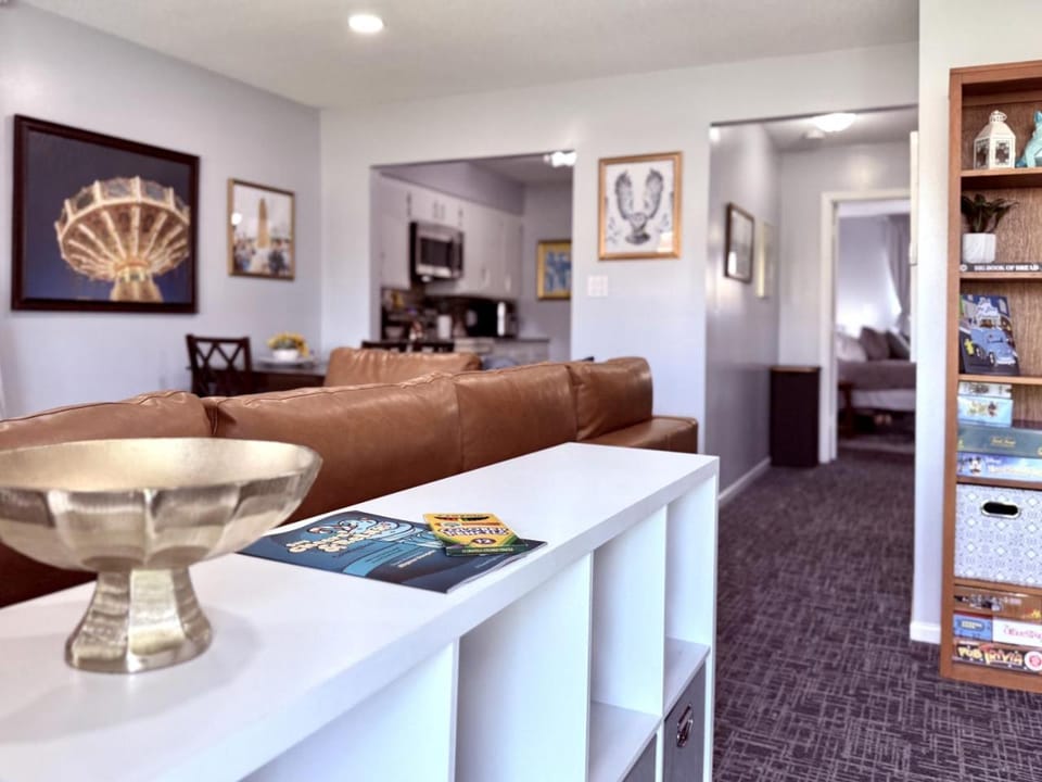 Facade/entrance, Living room, Photo of the whole room, Seating area