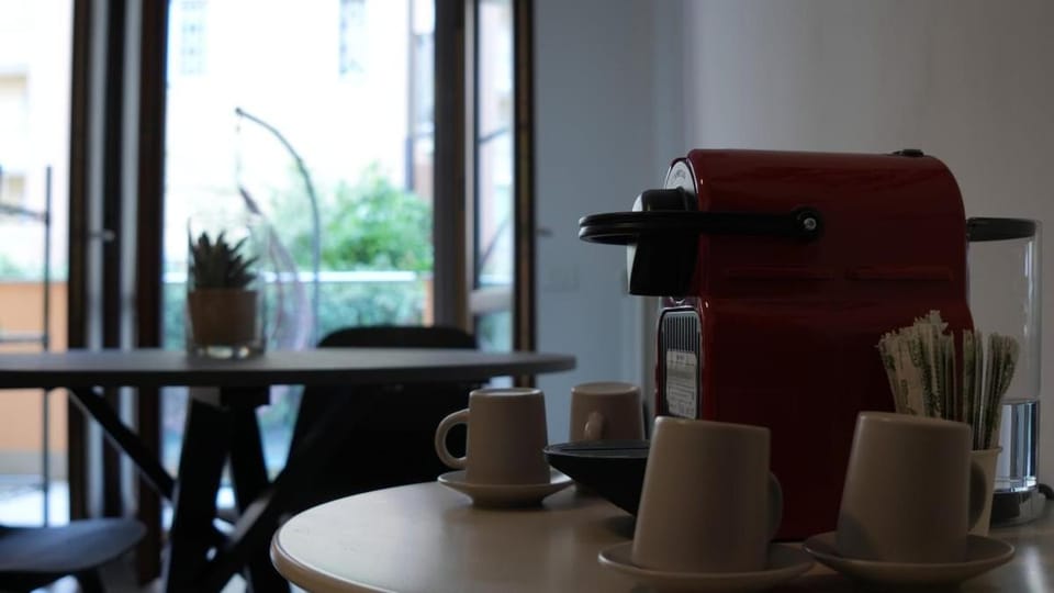 Coffee/tea facilities, Dining area