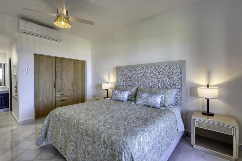 Bedroom, wardrobe, air conditioner