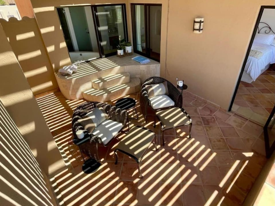 View (from property/room), Balcony/Terrace, Seating area