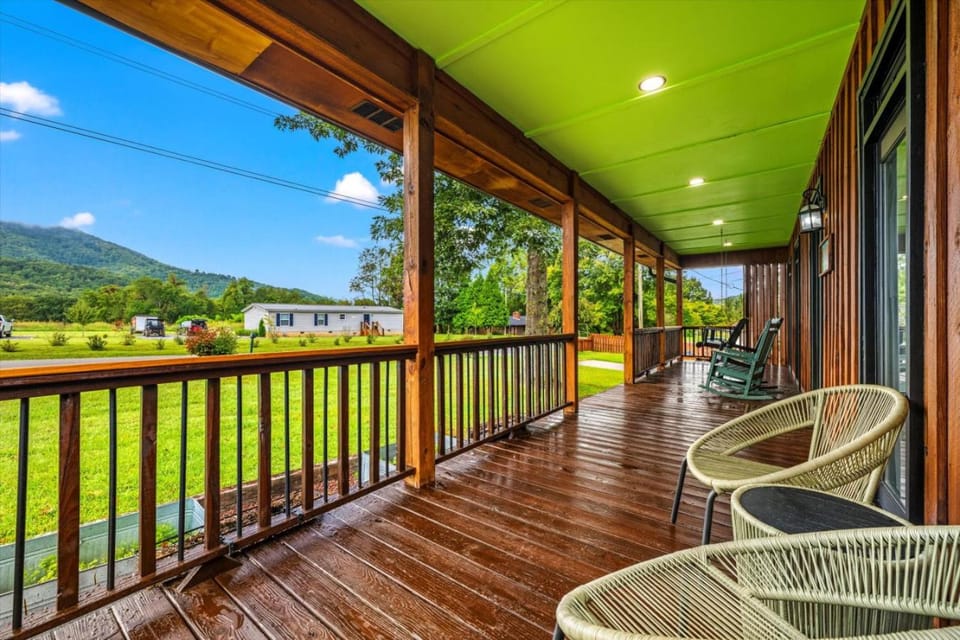 Patio, Mountain view