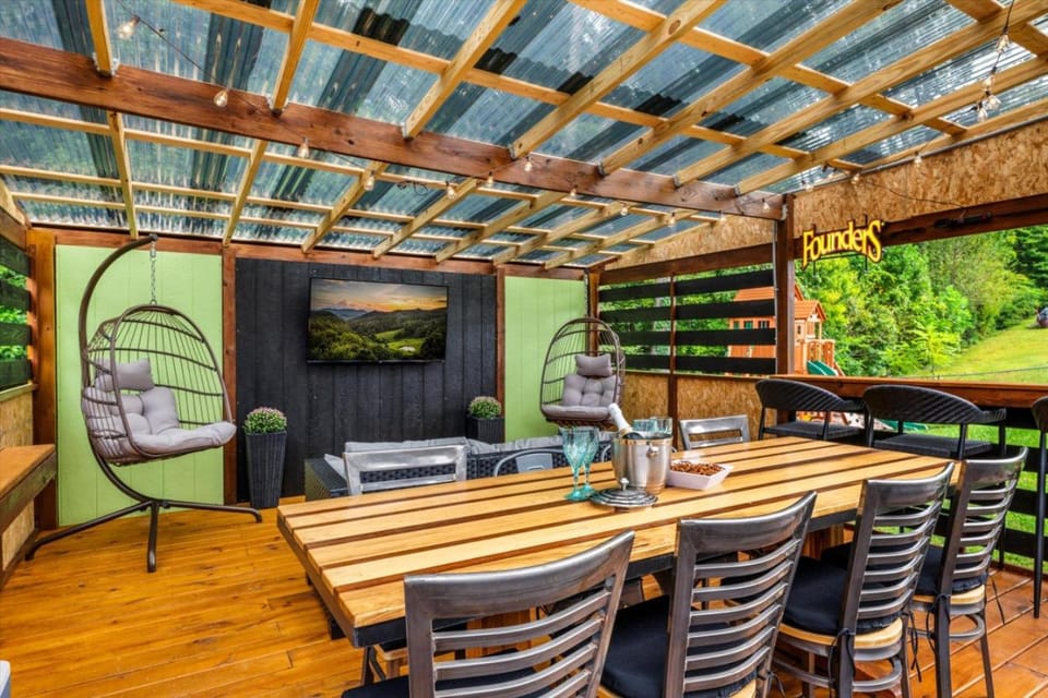 Seating area, Dining area