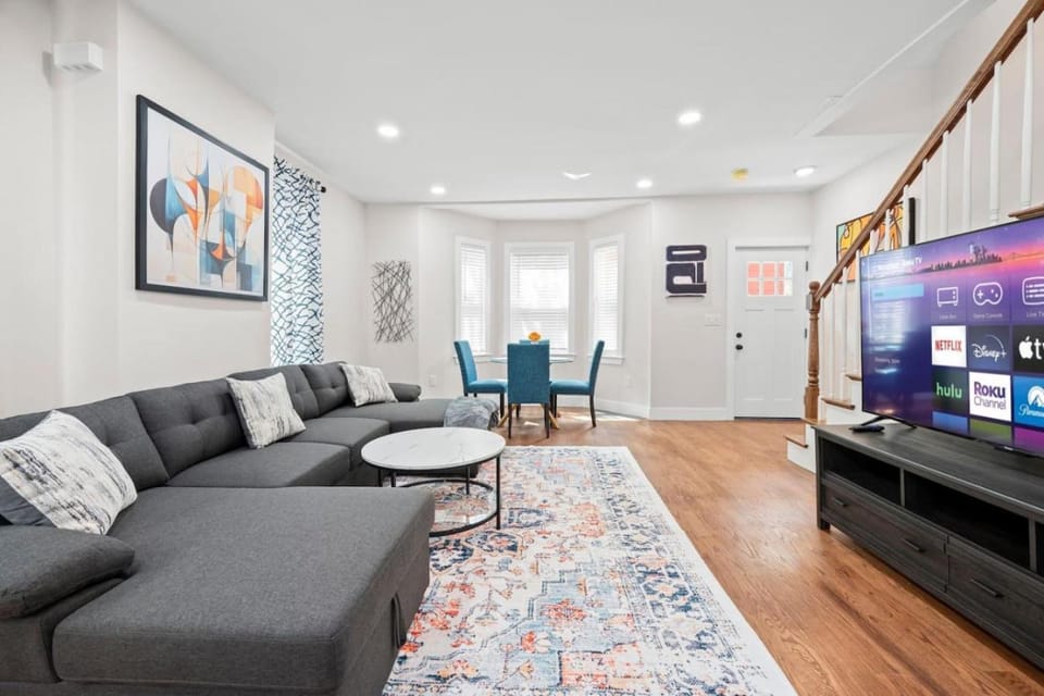 Luxury 3BR 2BA apt near Harvard with Free Parking Apartment in Watertown
