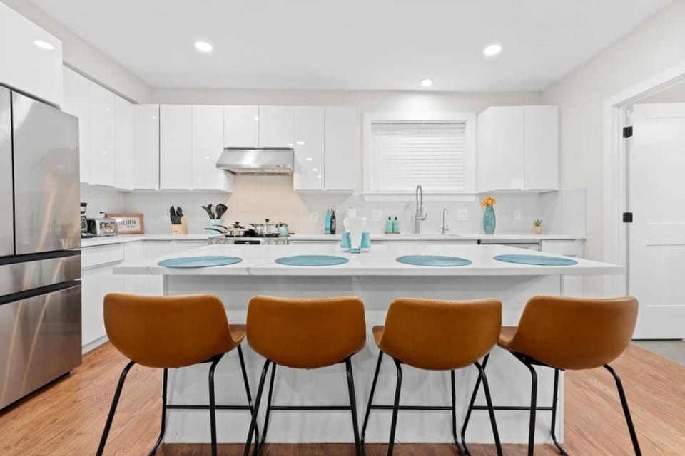Luxury 3BR 2BA apt near Harvard with Free Parking Apartment in Watertown