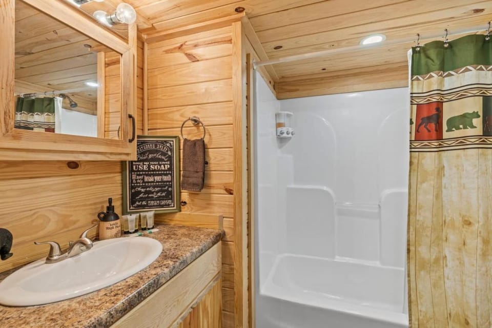 Tiny Bearadise - Riverfront Cabin, Deck, Fire Pit & Near the Smoky Mountains! Cabin in Swain County