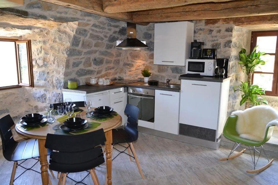 Property building, Kitchen or kitchenette, Living room