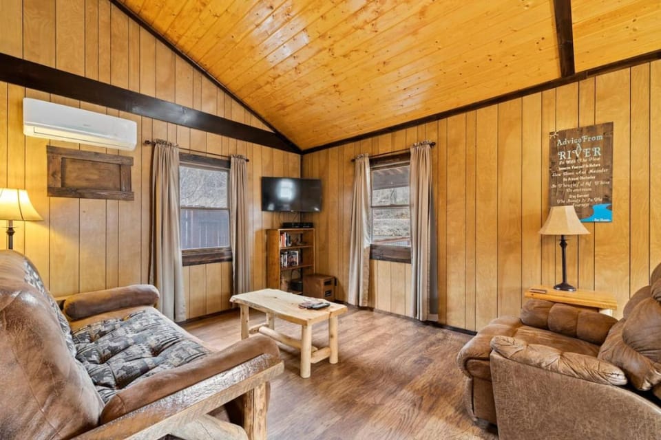Cast Away - Riverfront Cabin, Mountain Views, Fishing, and Hiking! Cabin in Swain County