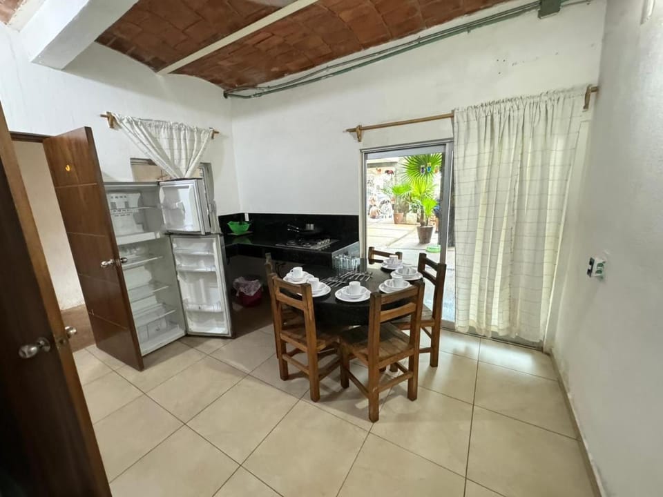 Kitchen or kitchenette, Dining area, kitchen
