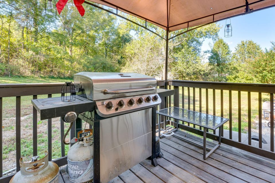 Easy I-20 Access to ATL: Suburban Retreat w/ Yard House in Douglasville
