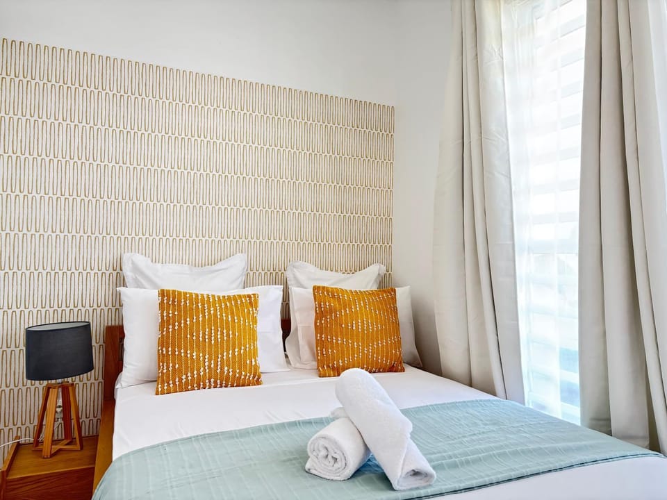 Bed, TV and multimedia, Photo of the whole room, towels