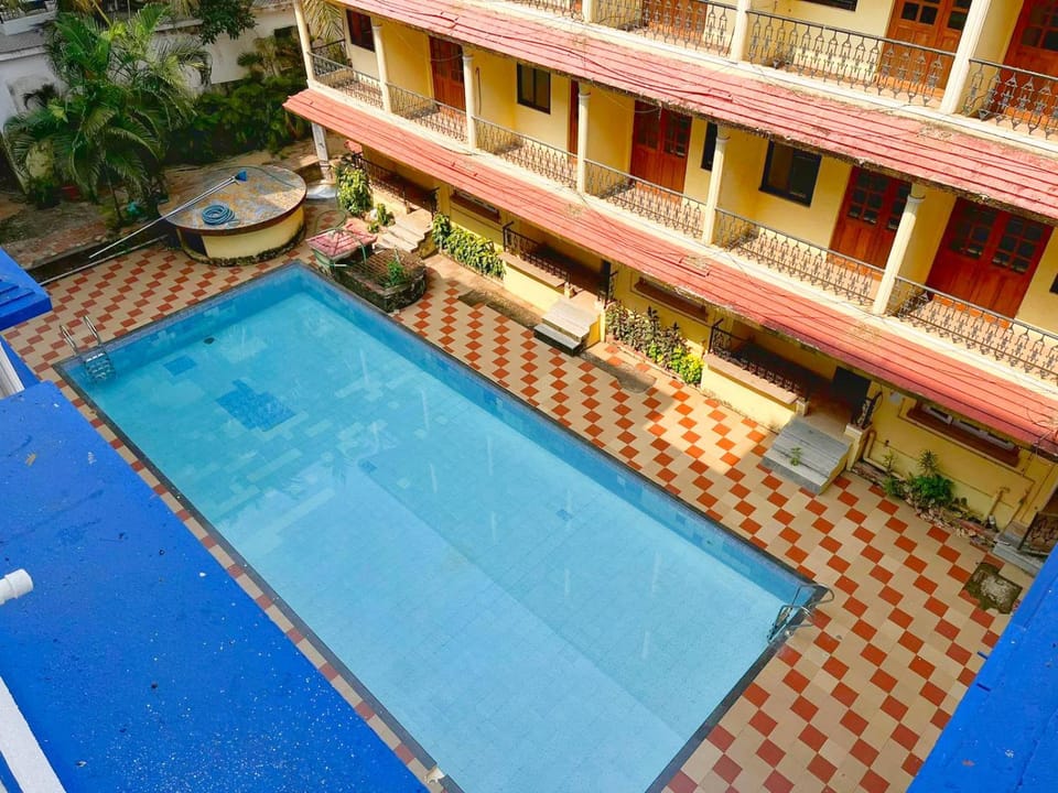 Swimming pool
