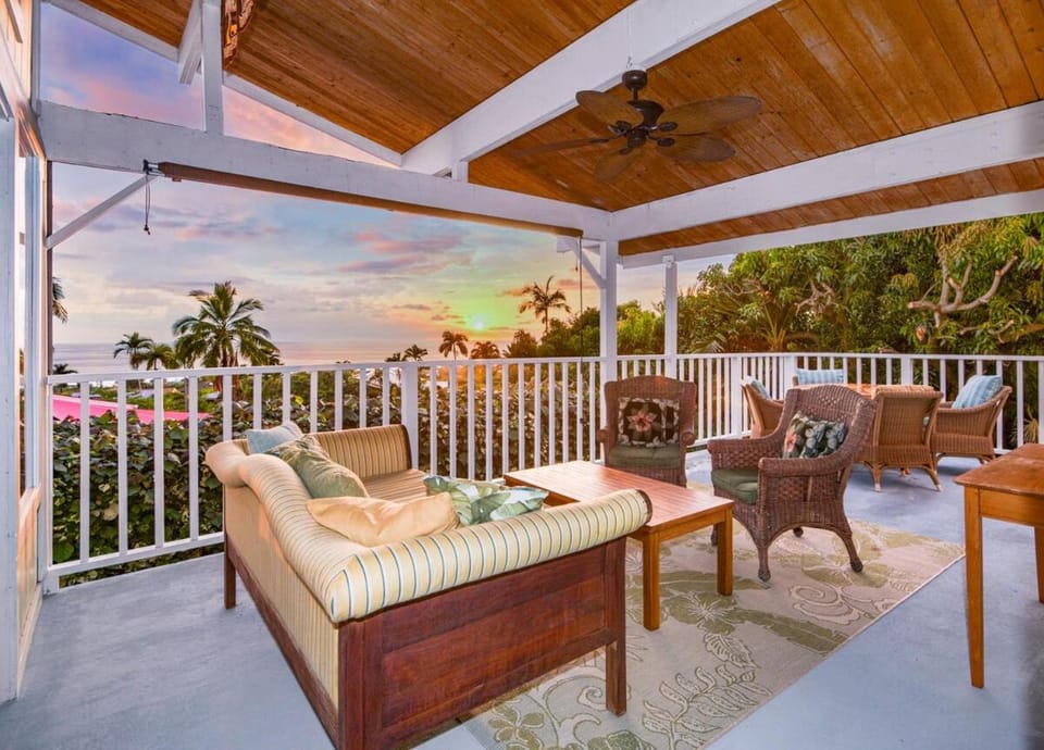 4BR Oceanview Home- Pool, Large Deck, AC & Gardens House in Holualoa