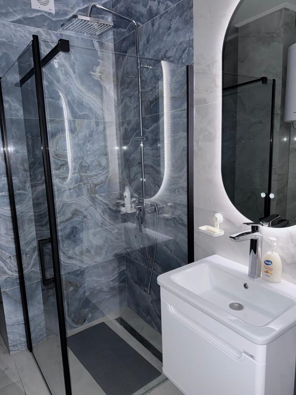 Shower, Bathroom, towels