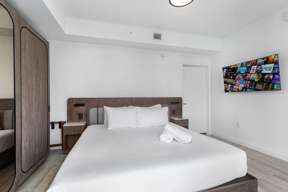 Bed, TV and multimedia, Bedroom, towels, wardrobe