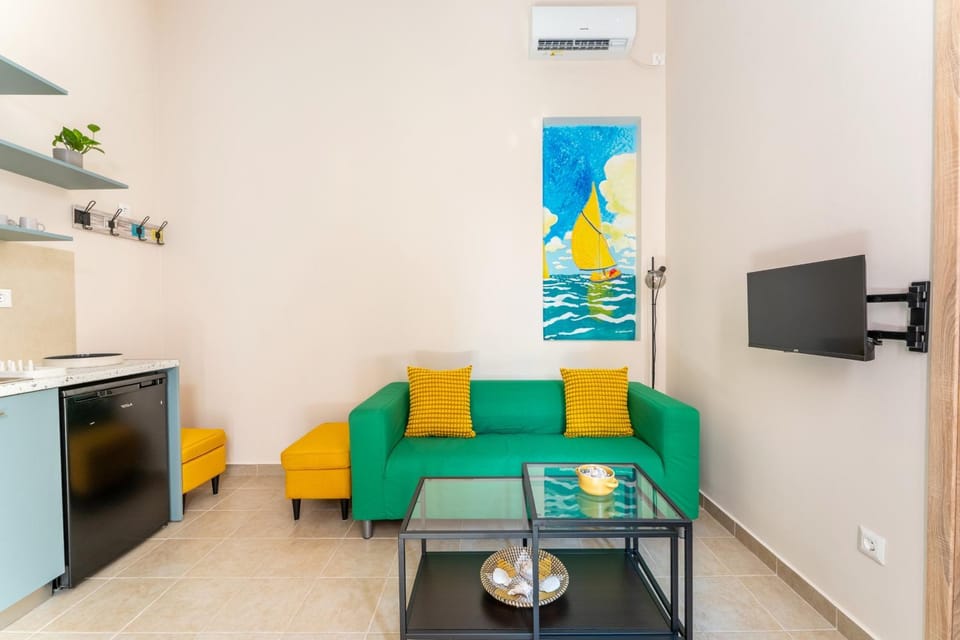 Kitchen or kitchenette, Seating area