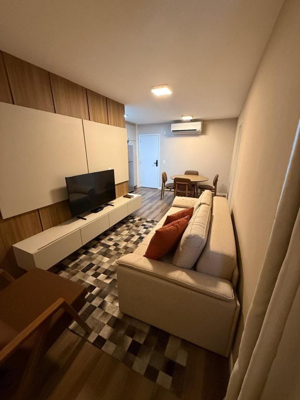 TV and multimedia, Living room, air conditioner