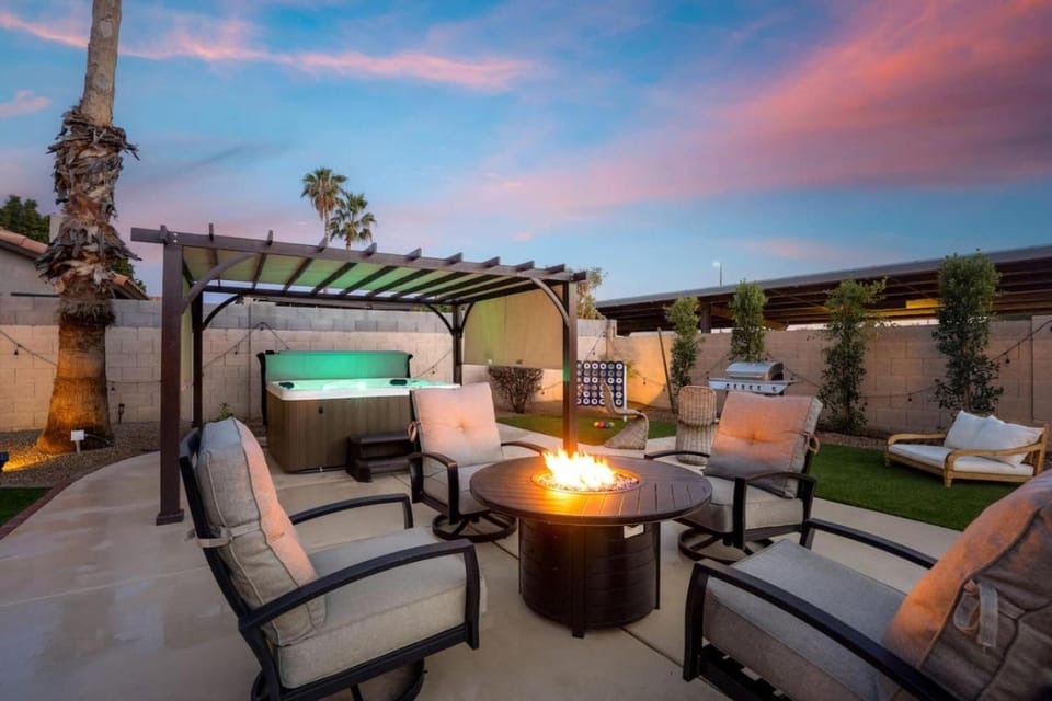 Elegant Stay & Play Getaway in PV with Hot Tub House in Phoenix