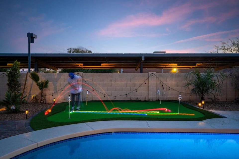 Elegant Stay & Play Getaway in PV with Hot Tub House in Phoenix