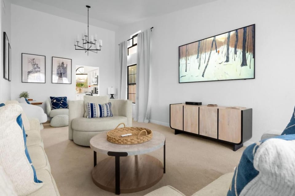 Elegant Stay & Play Getaway in PV with Hot Tub House in Phoenix