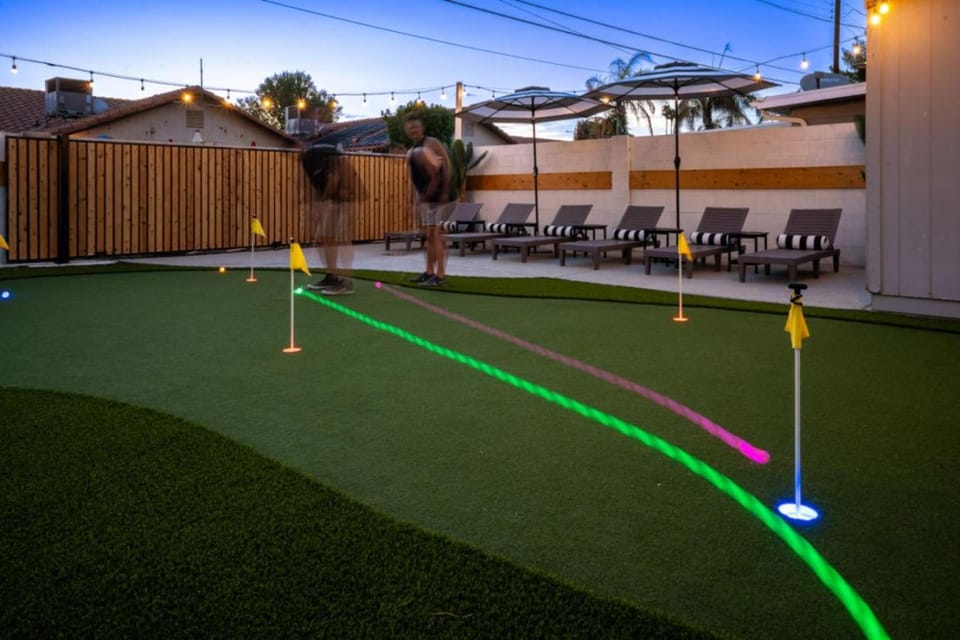 3Bedroom 2Bath near ASU with Heated Pool, Hot Tub, & Massive Putting Green House in Tempe