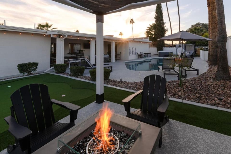 4Bedroom 3Bath with Billiards, Ping-Pong, Heated Pool, Hot Tub, Fire Pit & More House in Scottsdale