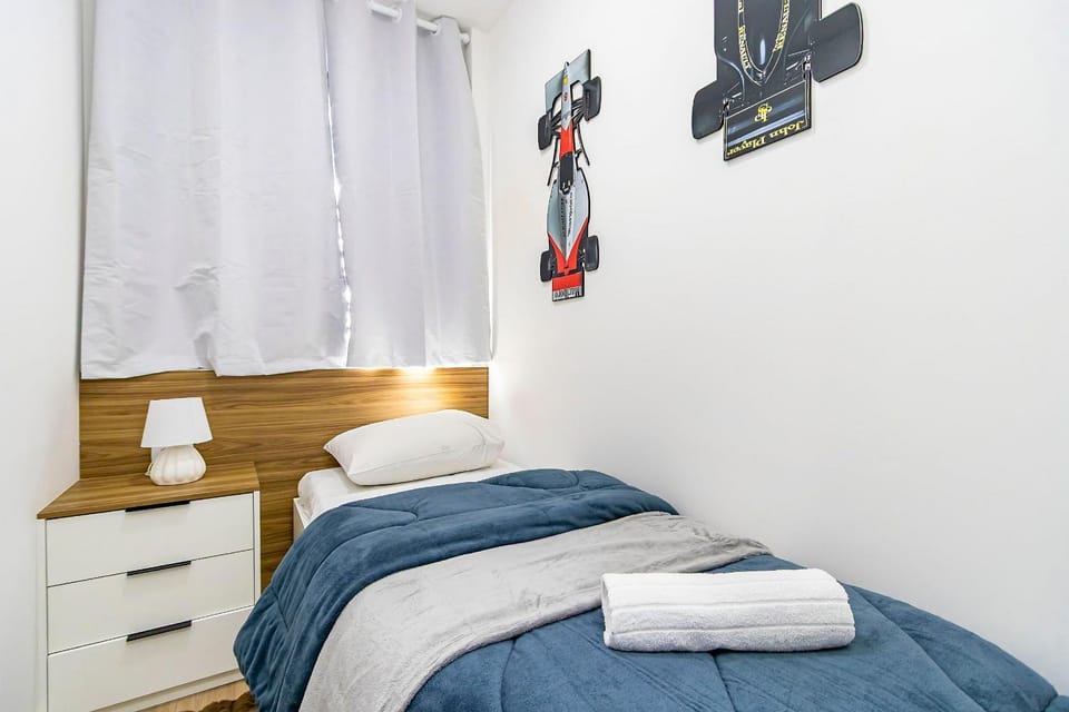 Apartamento de 2q em Prédio com Piscina - IBI0701 Apartment in Curitiba