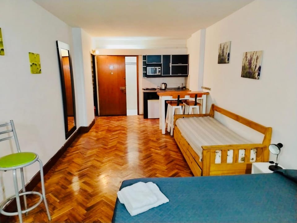 Bed, Kitchen or kitchenette, Living room, Seating area, Dining area