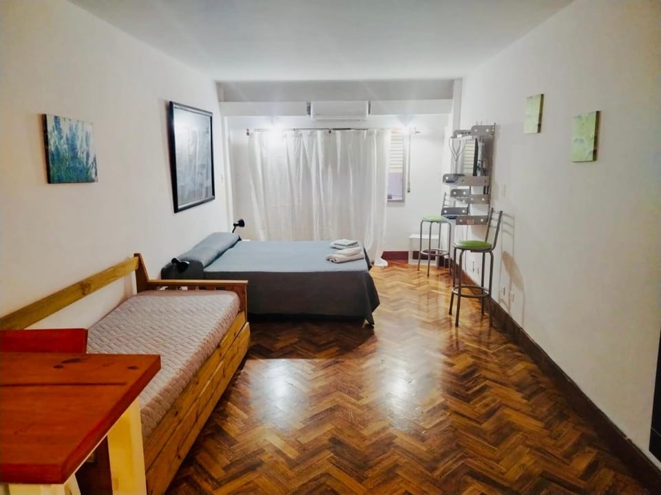 Property building, Bed, TV and multimedia, Photo of the whole room, Bedroom