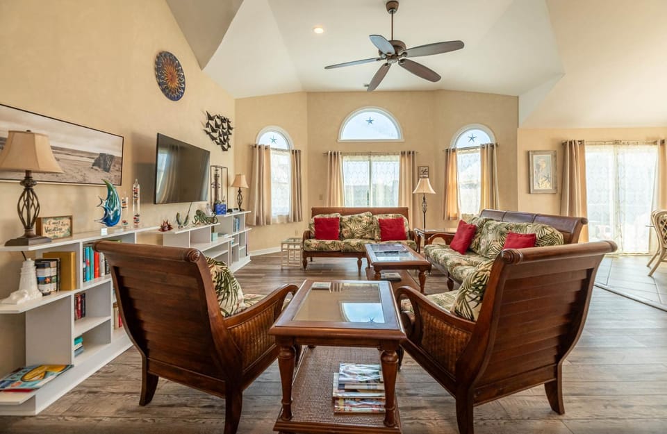 Beach Dreams - Corolla, Ocean Sands, 3 Large Masters, Big Pool/Hot Tub, Pets OK House in Corolla