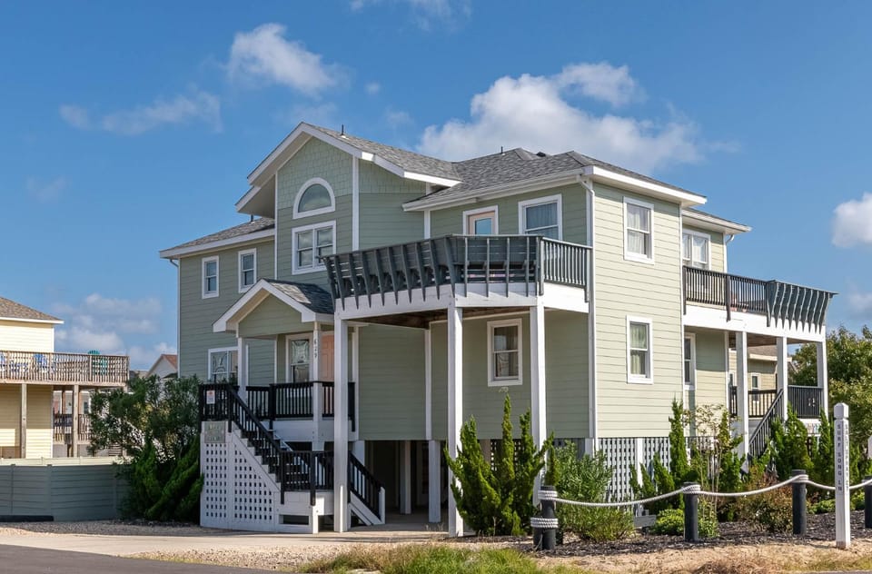 Beach Dreams - Corolla, Ocean Sands, 3 Large Masters, Big Pool/Hot Tub, Pets OK House in Corolla