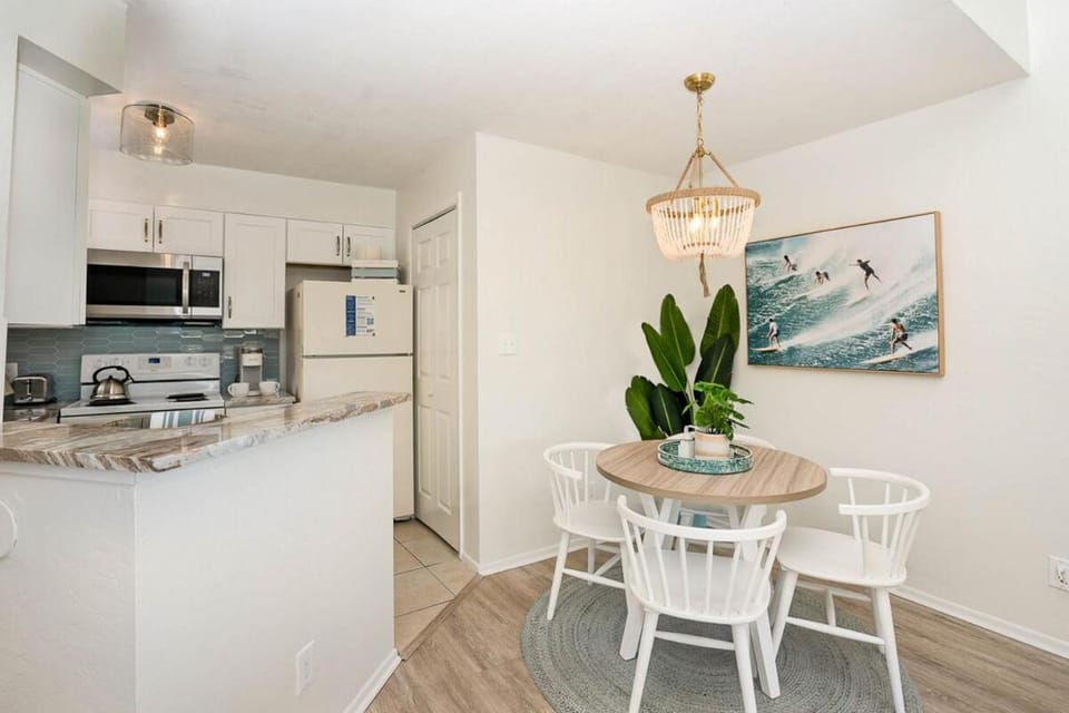 Luxury Beachside Condo - Half Mile from Beach House in Melbourne