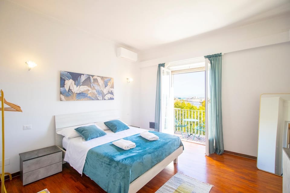 Bed, Balcony/Terrace, Photo of the whole room, Bedroom