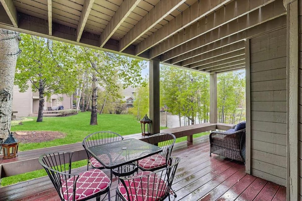 Valley Gem Lower Apartment in Elkhorn Village